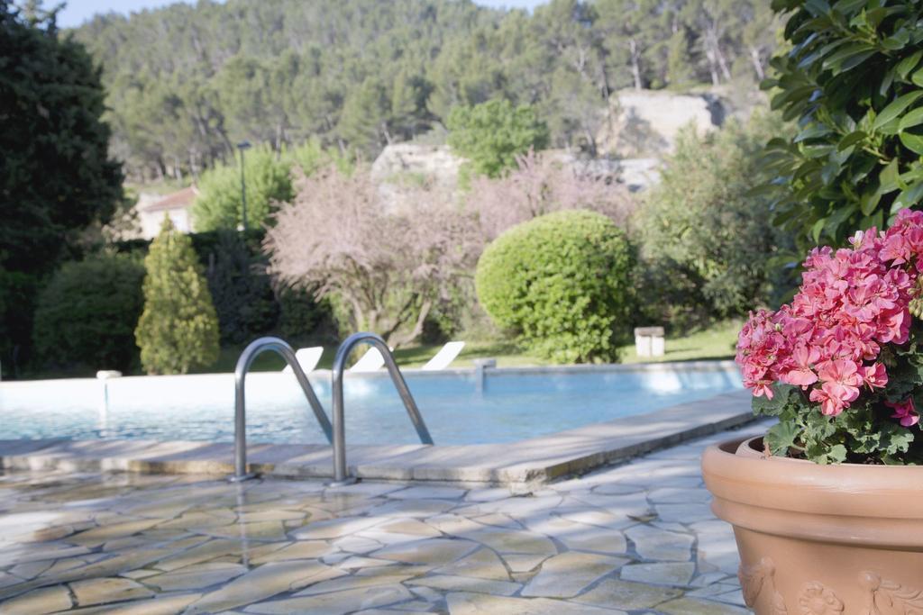 Logis Hotel Castel Mouisson Barbentane Exterior foto